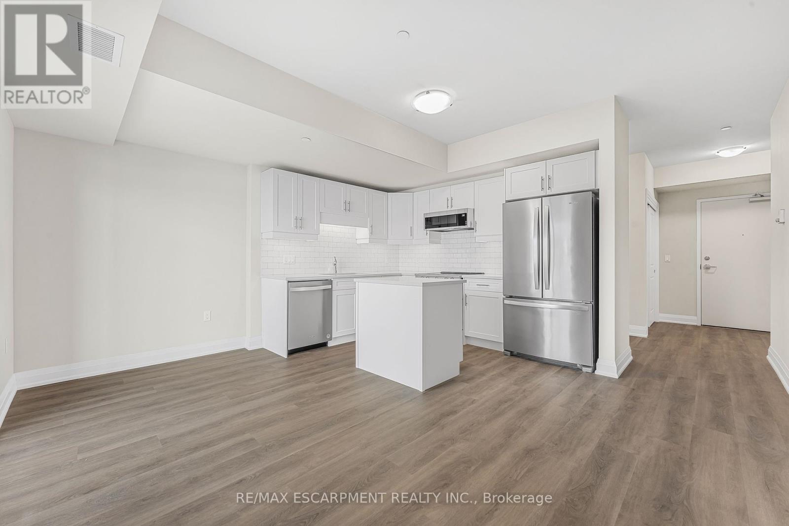 114 - 118 Summersides Boulevard, Pelham, Ontario  L0E 1E1 - Photo 1 - X12363592