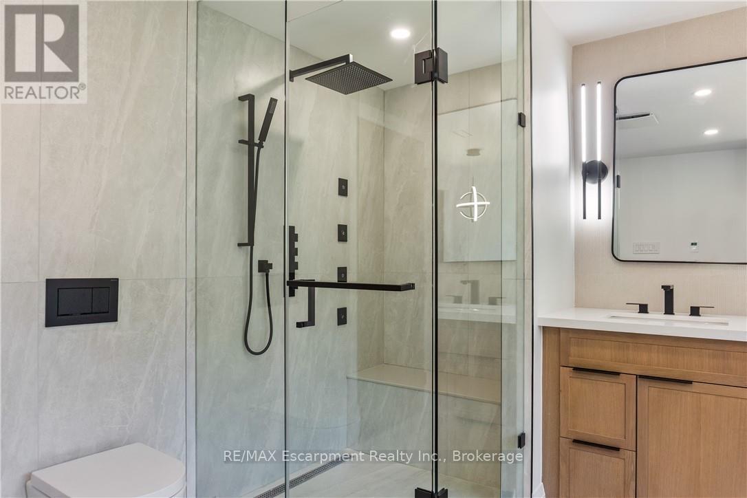 319 Beechfield Road, Oakville, Ontario  L6J 5H9 - Photo 15 - W12363643