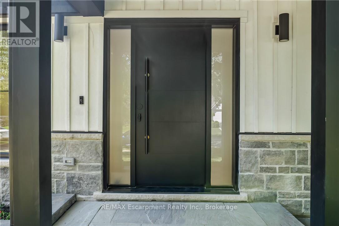 319 Beechfield Road, Oakville, Ontario  L6J 5H9 - Photo 4 - W12363643