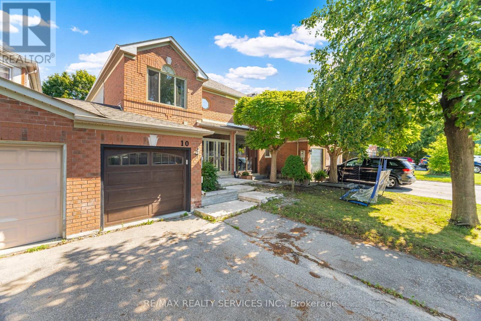 10 Deer Creek Place, Brampton, Ontario  L6Z 4T5 - Photo 4 - W12363641