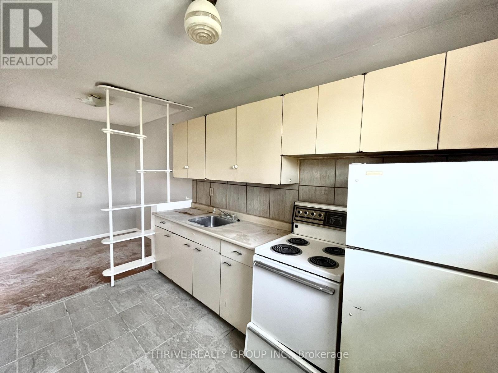 3 - 435 Nelson Street, London East, Ontario  N6B 1A6 - Photo 5 - X12363659