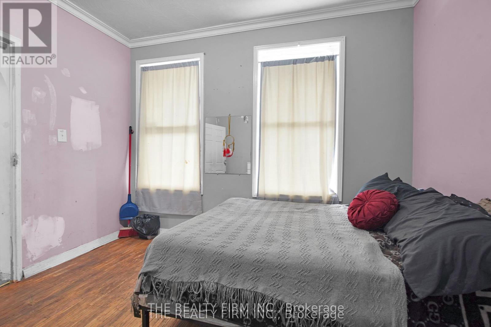 524 Simcoe Street, London East, Ontario  N6B 1K4 - Photo 12 - X12363690
