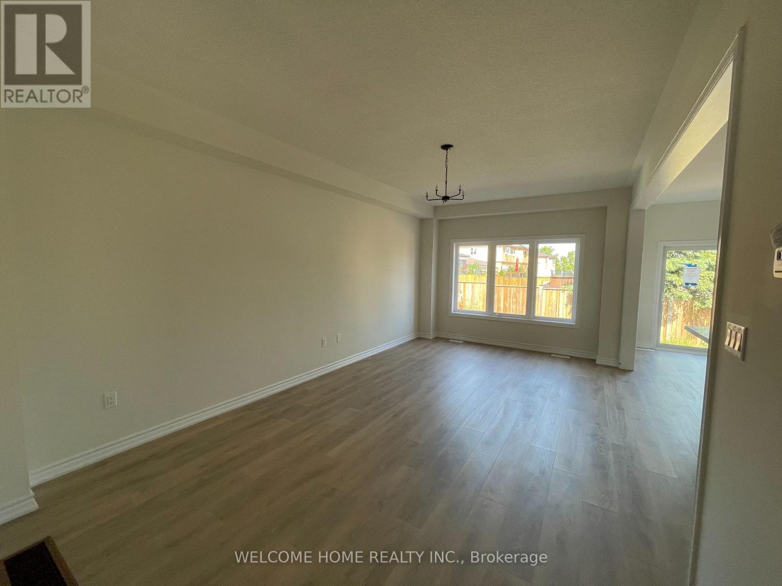 26 Tumblewood Place, Welland, Ontario  L3B 0J3 - Photo 5 - X12363652