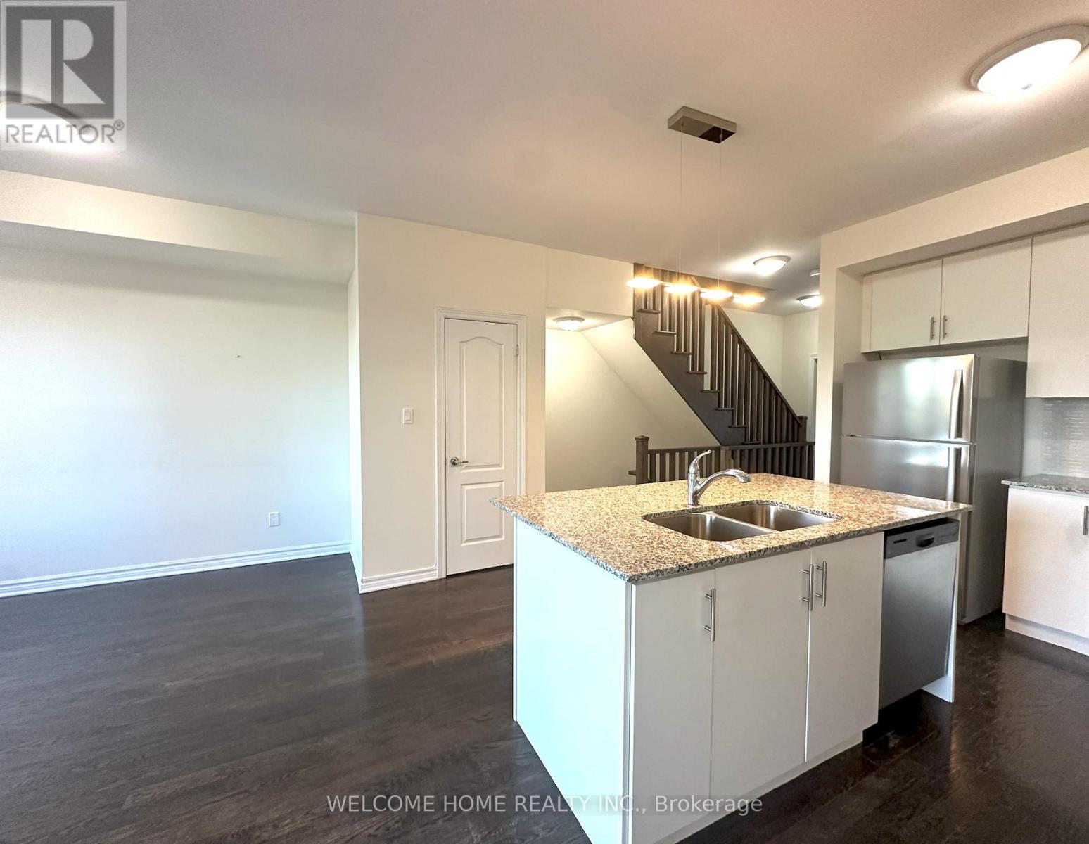7 City Park Circle, Vaughan, Ontario  L4L 0H2 - Photo 4 - N12363663