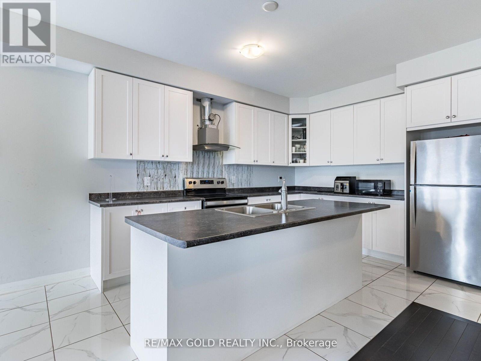 23 Brixham Lane, Brampton, Ontario  L7A 5K2 - Photo 10 - W12363691