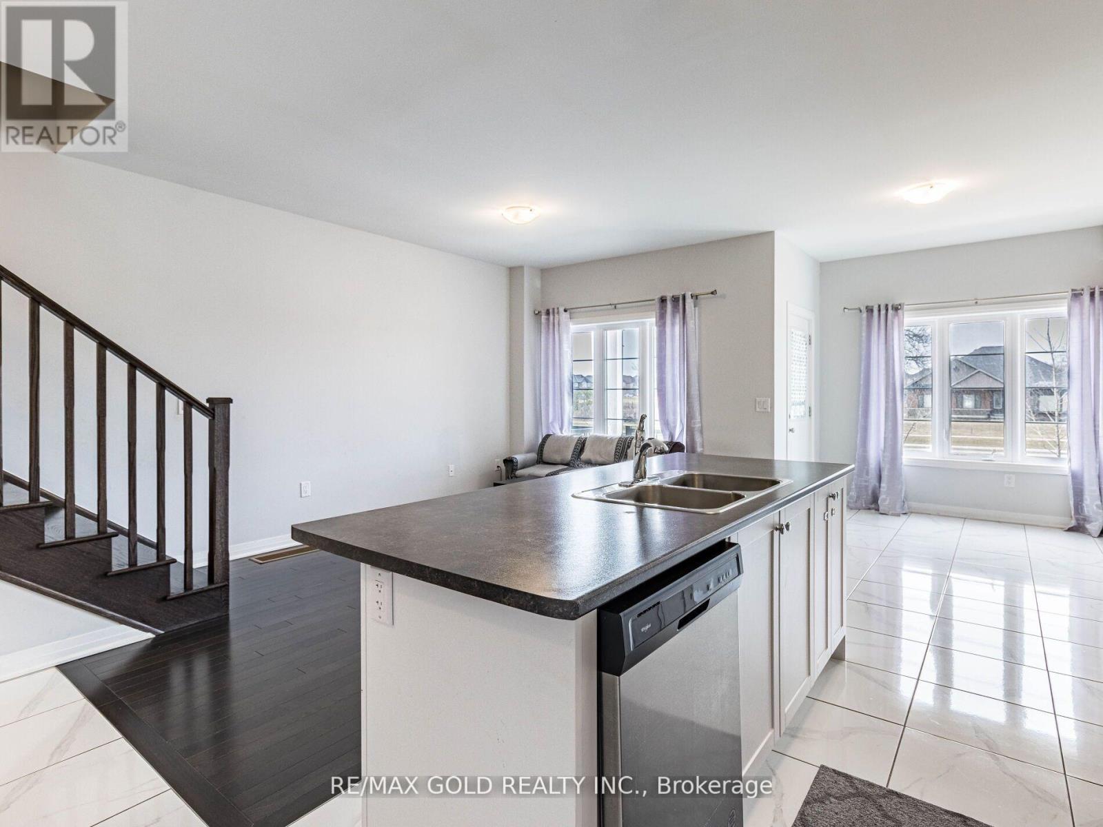 23 Brixham Lane, Brampton, Ontario  L7A 5K2 - Photo 11 - W12363691