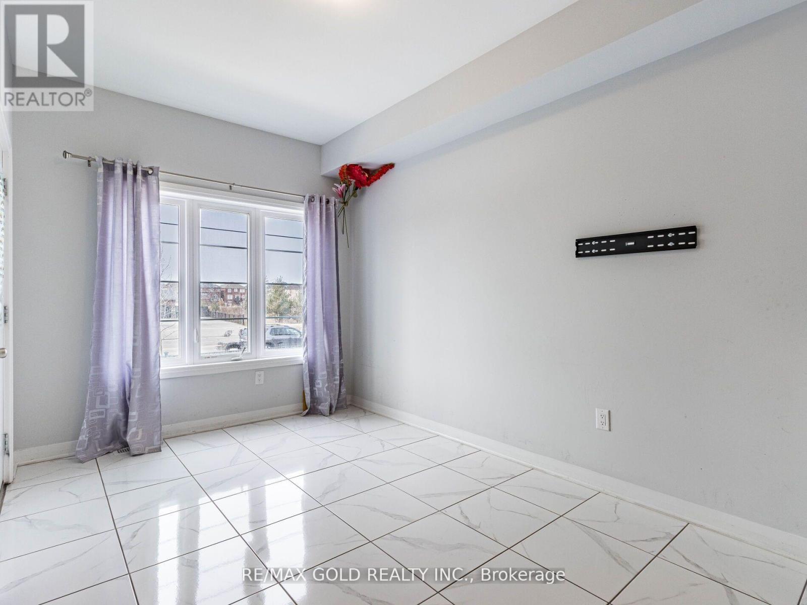 23 Brixham Lane, Brampton, Ontario  L7A 5K2 - Photo 14 - W12363691