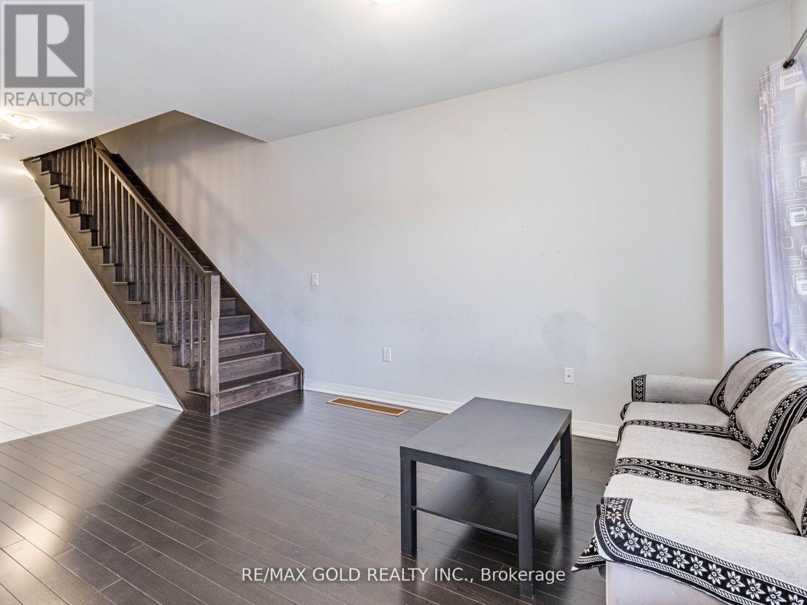 23 Brixham Lane, Brampton, Ontario  L7A 5K2 - Photo 6 - W12363691