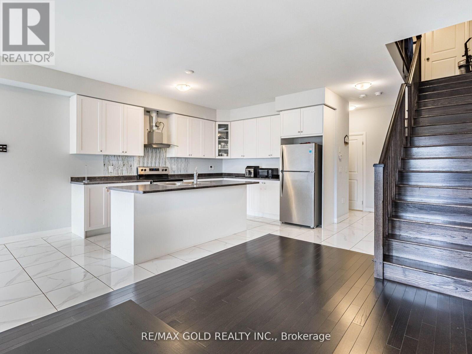 23 Brixham Lane, Brampton, Ontario  L7A 5K2 - Photo 7 - W12363691