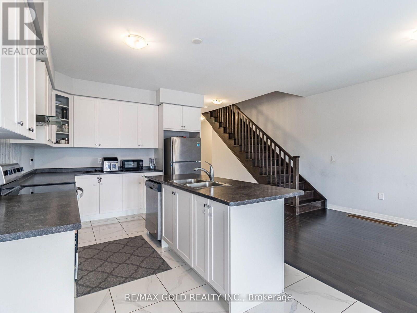 23 Brixham Lane, Brampton, Ontario  L7A 5K2 - Photo 8 - W12363691