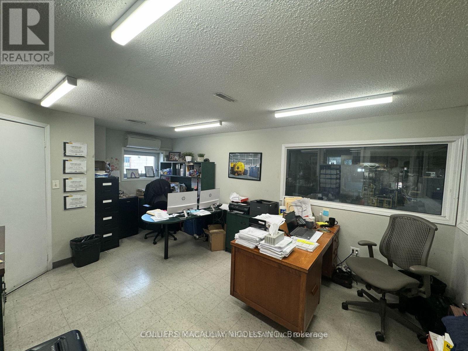 295 Arvin Avenue, Hamilton, Ontario  L8E 2M3 - Photo 3 - X12363666