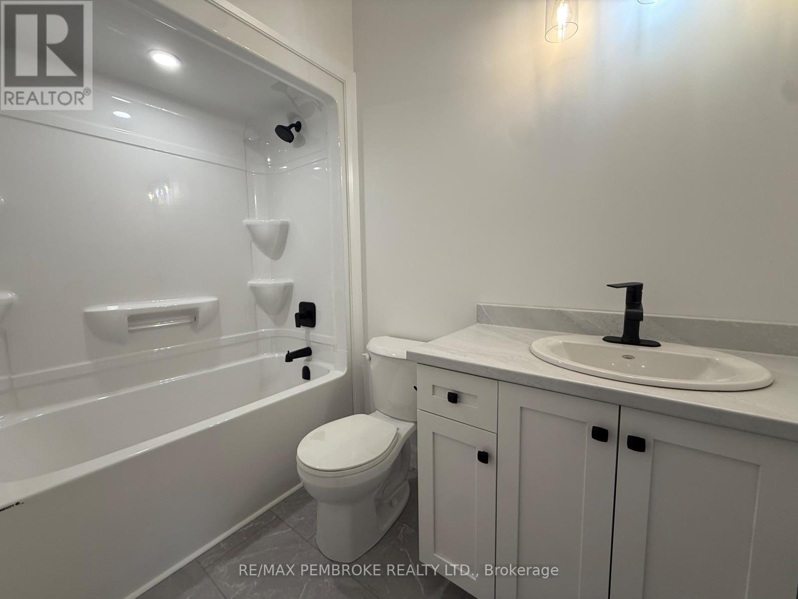14 Durant Street, Petawawa, Ontario  K8H 0G2 - Photo 16 - X12341248