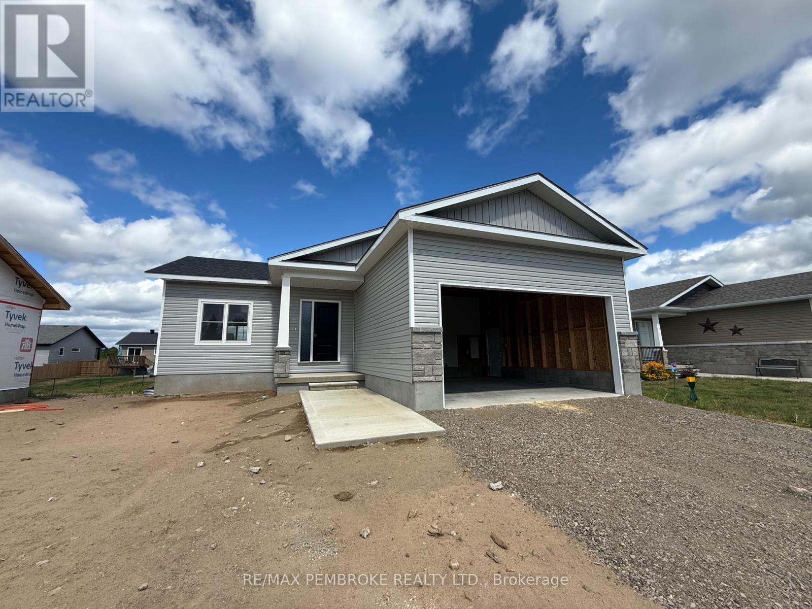 14 Durant Street, Petawawa, Ontario  K8H 0G2 - Photo 20 - X12341248