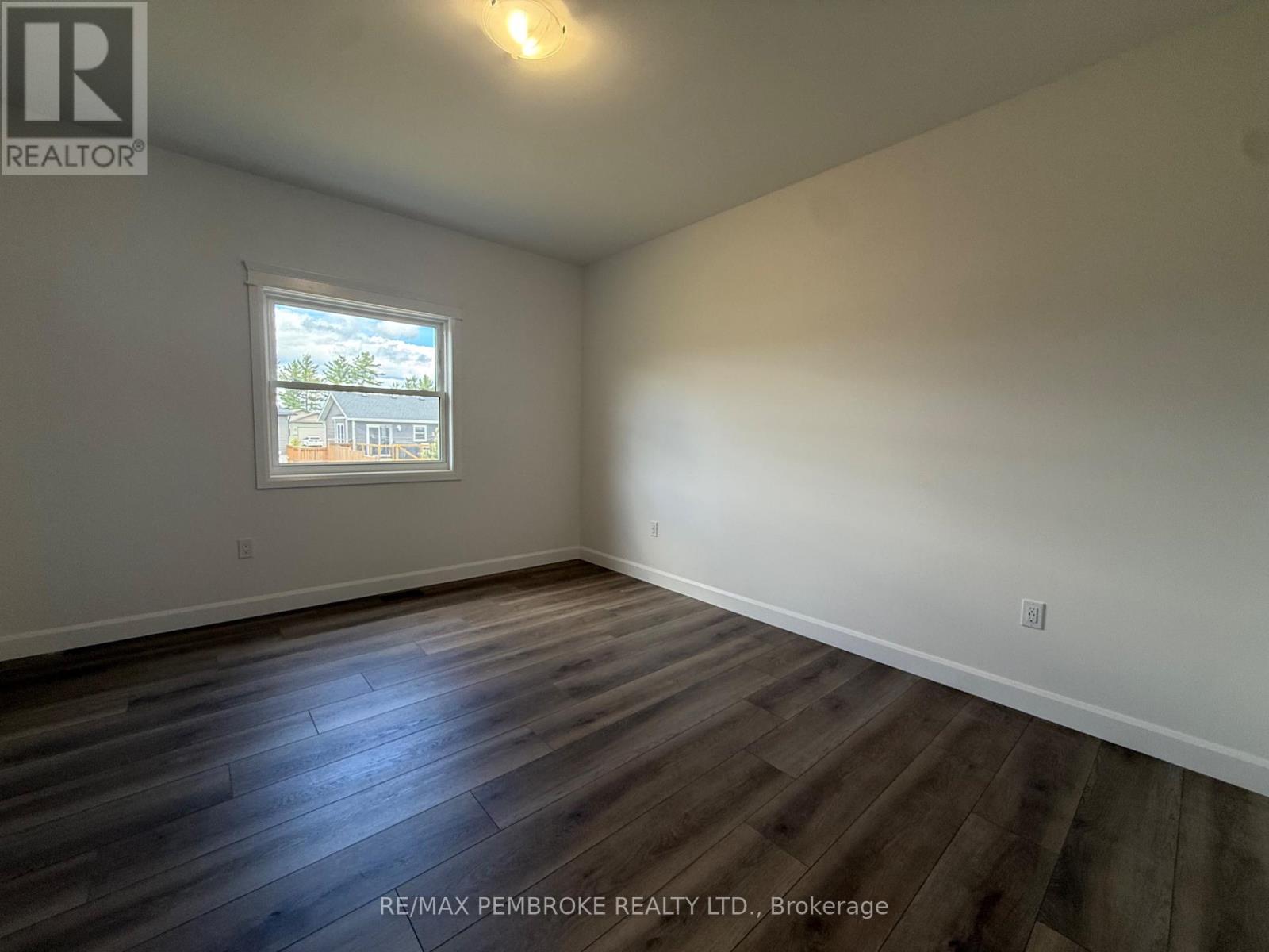 14 Durant Street, Petawawa, Ontario  K8H 0G2 - Photo 19 - X12341248