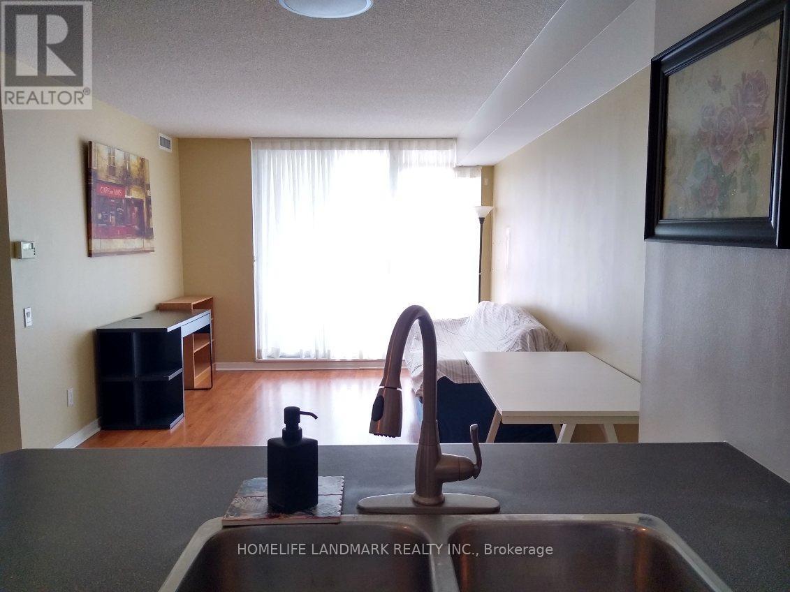 2003 - 8 Hillcrest Avenue, Toronto, Ontario  M2N 6Y6 - Photo 2 - C12363635