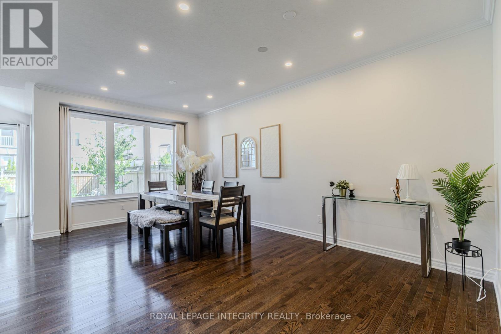 218 Keyrock Drive, Ottawa, Ontario  K2T 0B4 - Photo 6 - X12363732