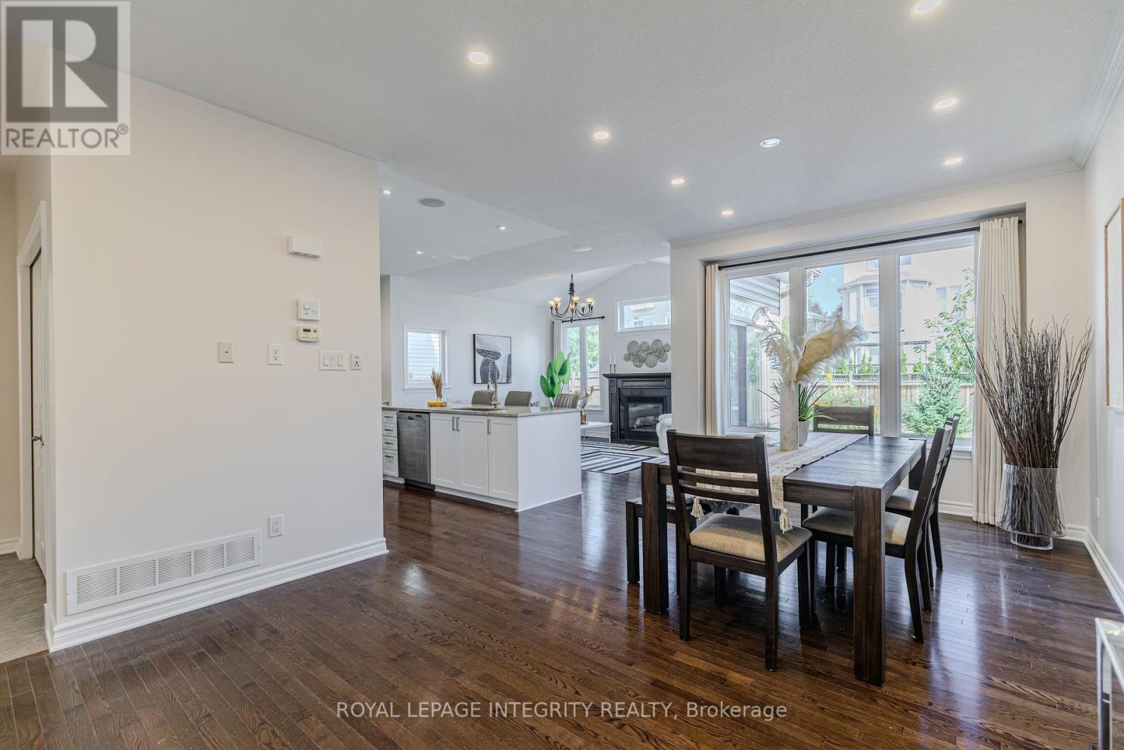 218 Keyrock Drive, Ottawa, Ontario  K2T 0B4 - Photo 7 - X12363732
