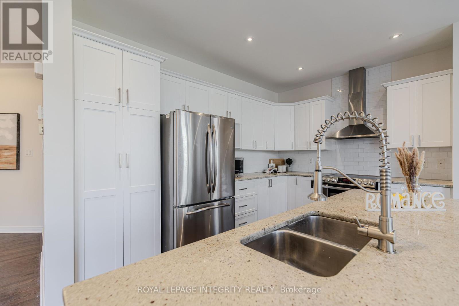 218 Keyrock Drive, Ottawa, Ontario  K2T 0B4 - Photo 10 - X12363732