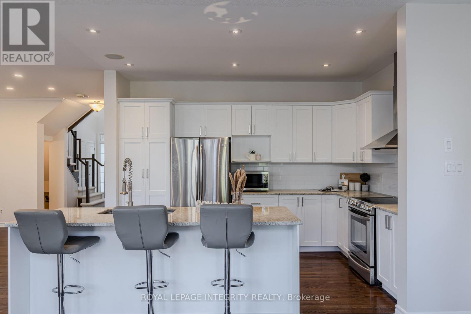 218 Keyrock Drive, Ottawa, Ontario  K2T 0B4 - Photo 11 - X12363732