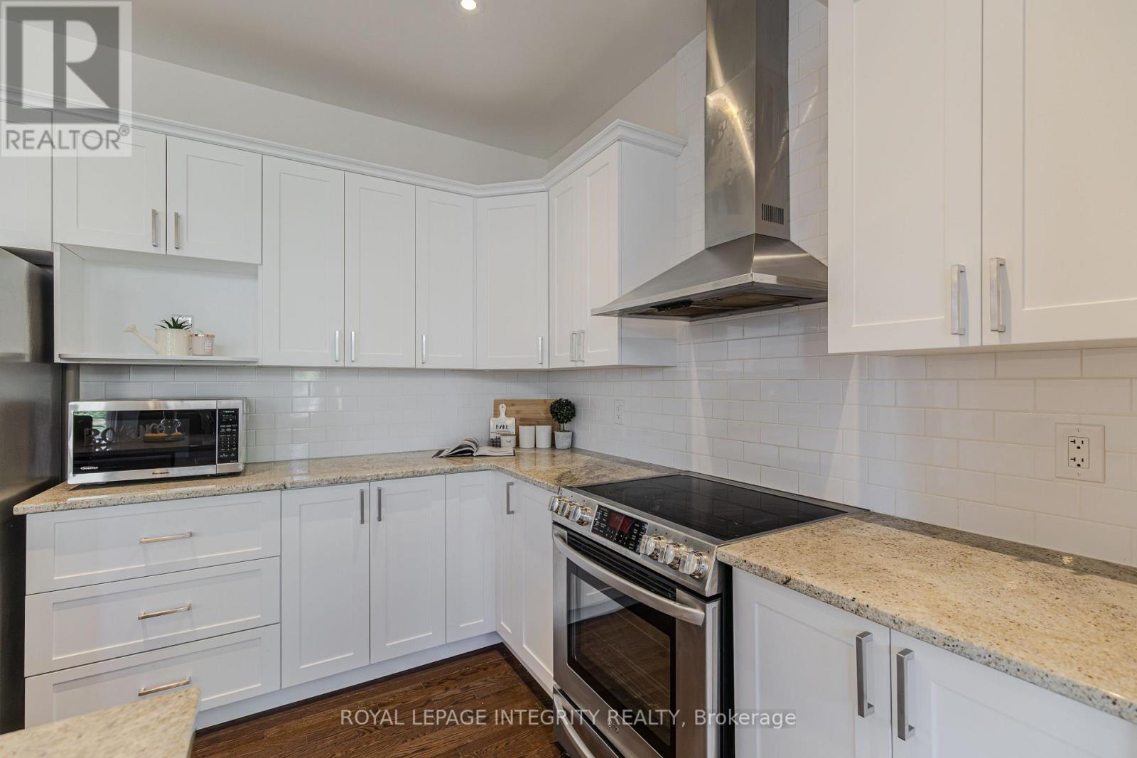 218 Keyrock Drive, Ottawa, Ontario  K2T 0B4 - Photo 12 - X12363732