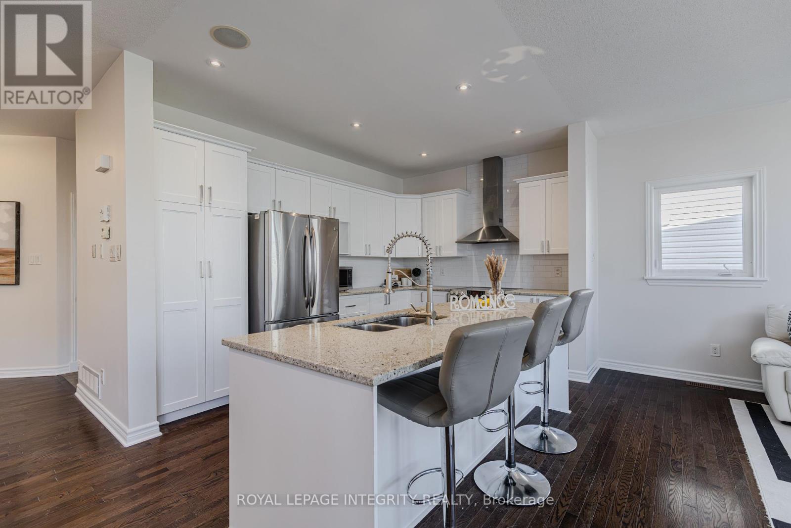 218 Keyrock Drive, Ottawa, Ontario  K2T 0B4 - Photo 9 - X12363732