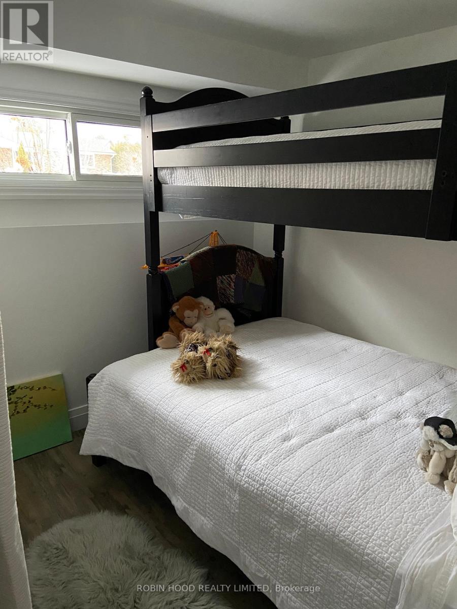 119 Applevale Court, Blue Mountains, Ontario  N0H 2P0 - Photo 10 - X12363703