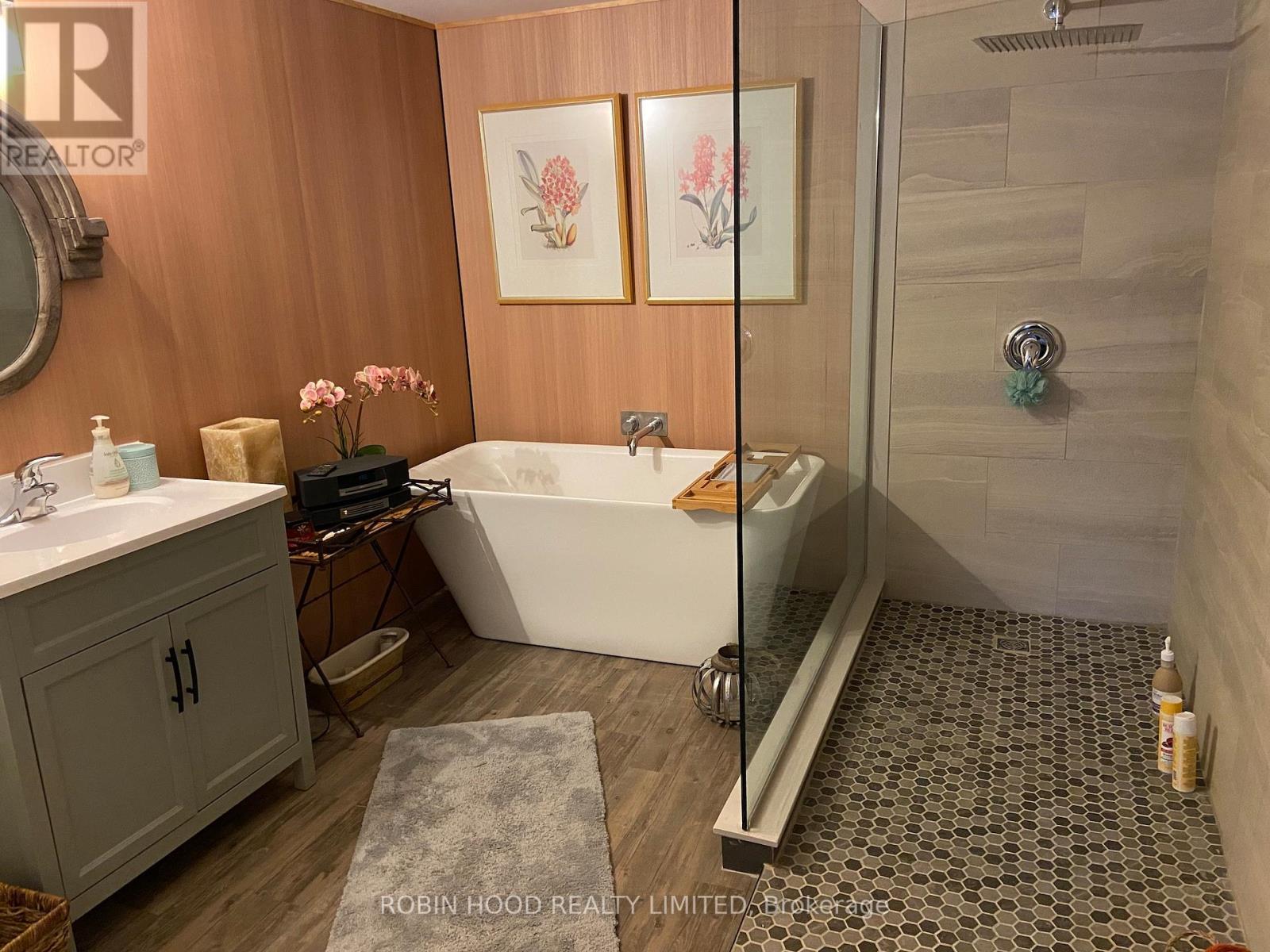 119 Applevale Court, Blue Mountains, Ontario  N0H 2P0 - Photo 11 - X12363703