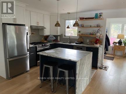 119 Applevale Court, Blue Mountains, Ontario  N0H 2P0 - Photo 2 - X12363703