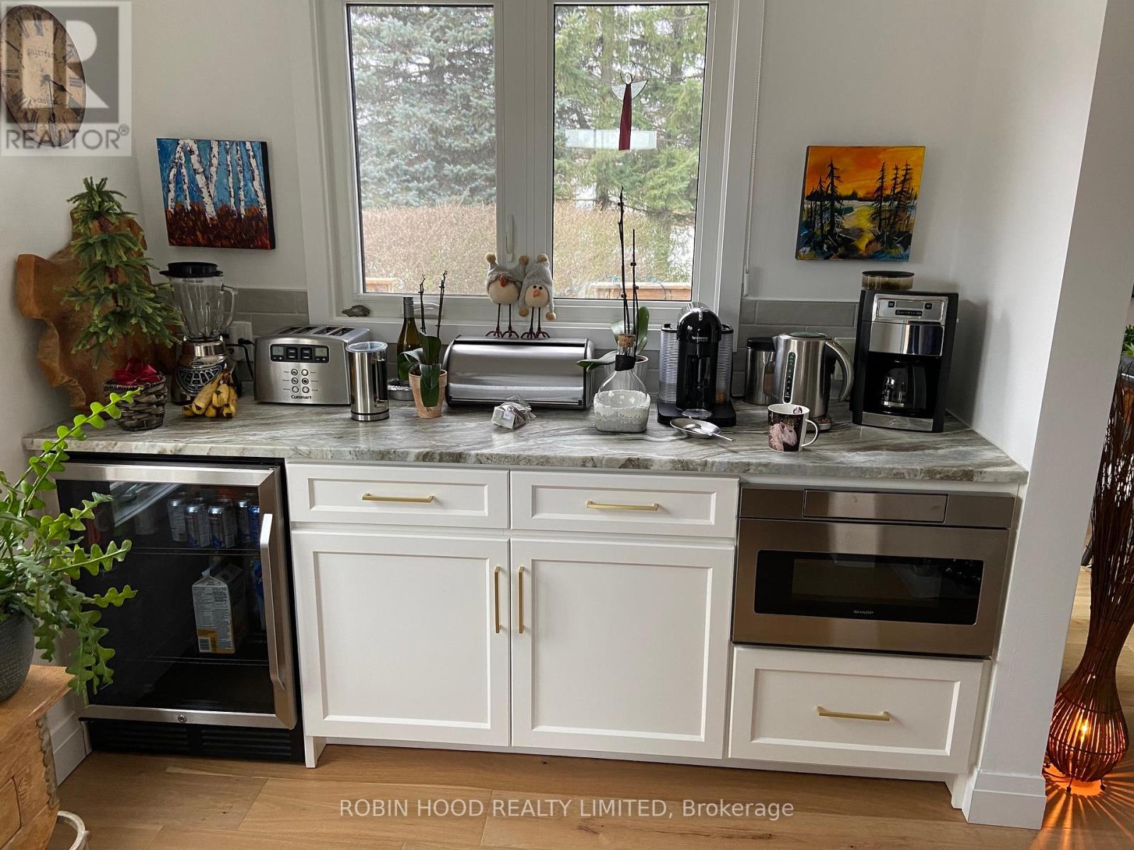 119 Applevale Court, Blue Mountains, Ontario  N0H 2P0 - Photo 4 - X12363703