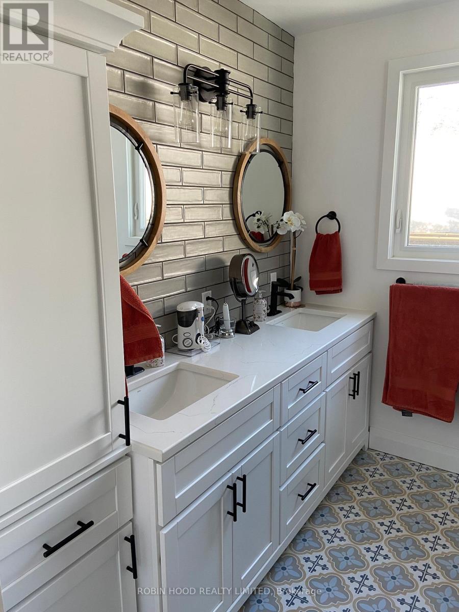 119 Applevale Court, Blue Mountains, Ontario  N0H 2P0 - Photo 7 - X12363703