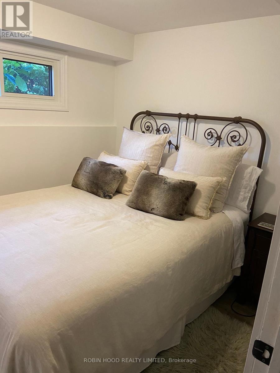 119 Applevale Court, Blue Mountains, Ontario  N0H 2P0 - Photo 9 - X12363703