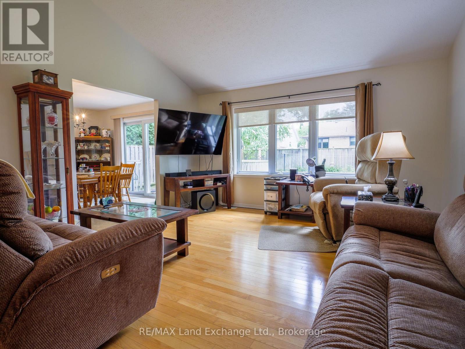 806 Maplewood Drive, Saugeen Shores, Ontario  N0H 2C4 - Photo 13 - X12360560