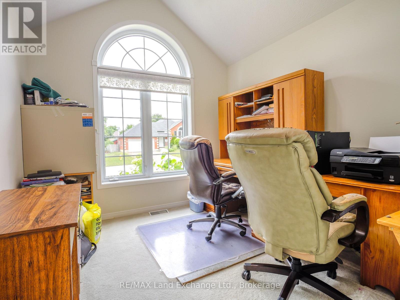 806 Maplewood Drive, Saugeen Shores, Ontario  N0H 2C4 - Photo 16 - X12360560