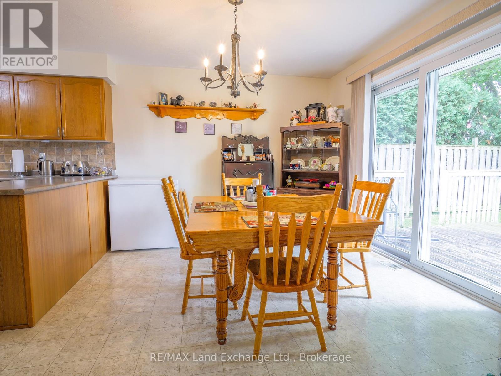 806 Maplewood Drive, Saugeen Shores, Ontario  N0H 2C4 - Photo 10 - X12360560