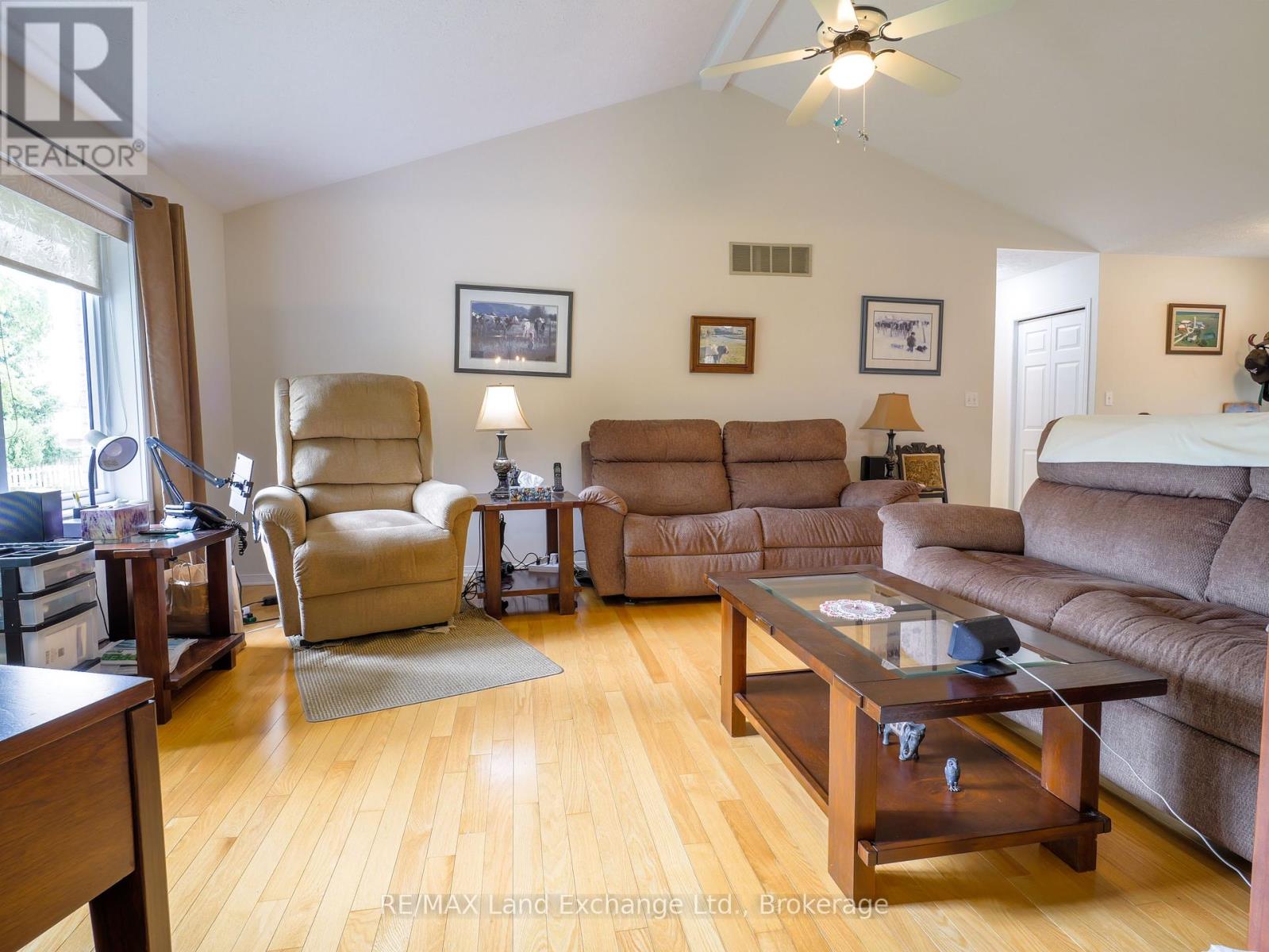 806 Maplewood Drive, Saugeen Shores, Ontario  N0H 2C4 - Photo 11 - X12360560
