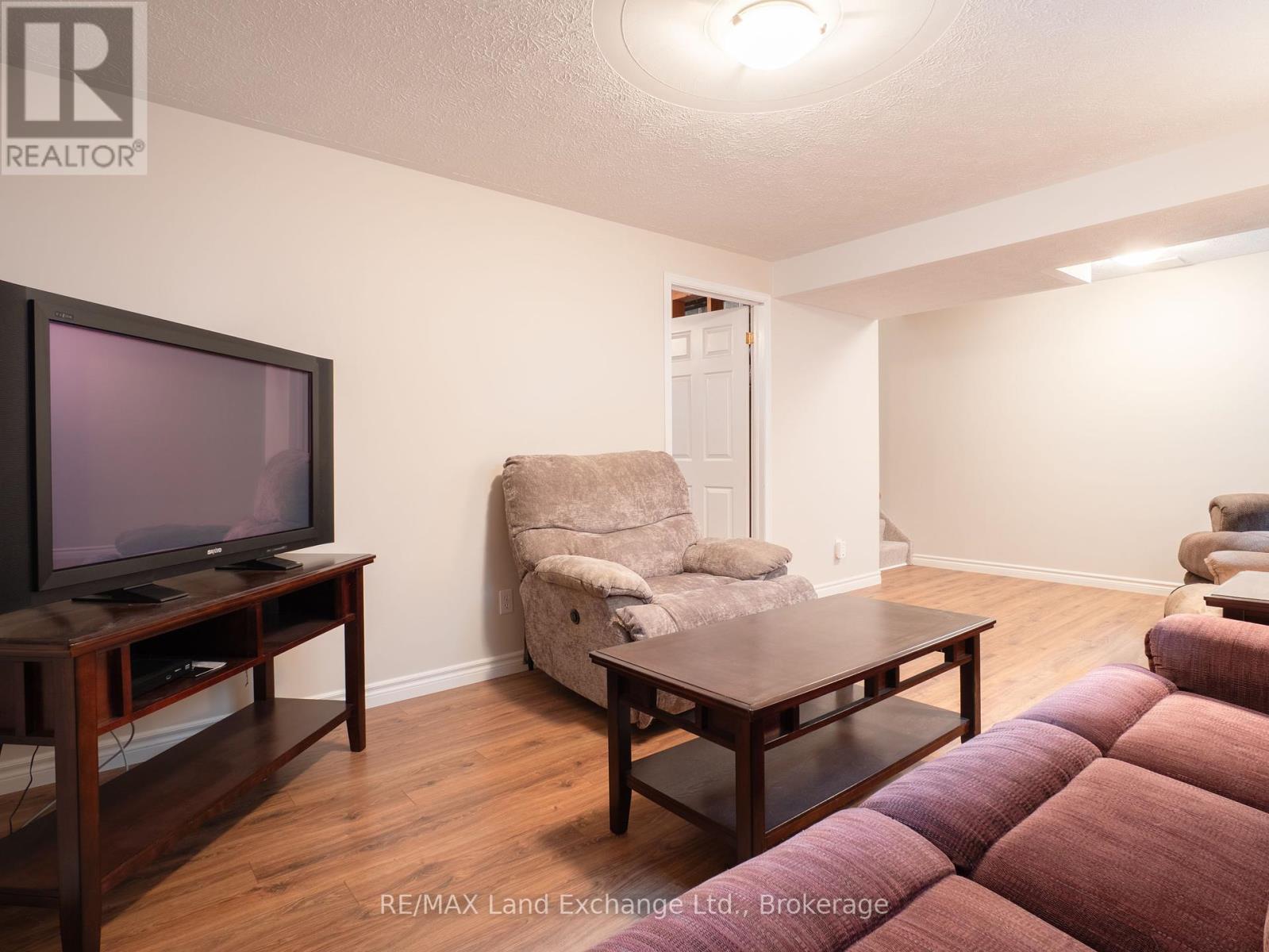806 Maplewood Drive, Saugeen Shores, Ontario  N0H 2C4 - Photo 19 - X12360560
