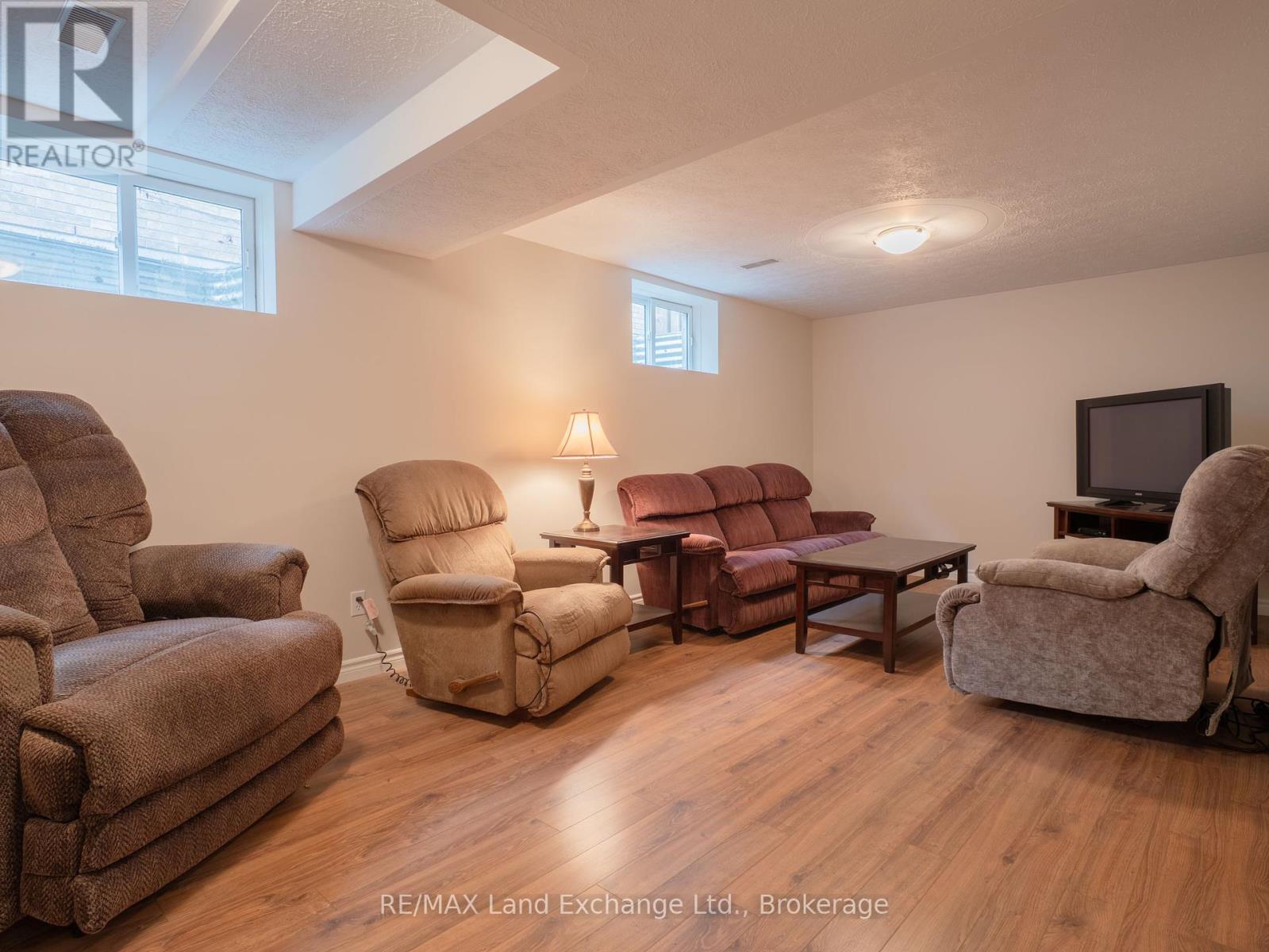 806 Maplewood Drive, Saugeen Shores, Ontario  N0H 2C4 - Photo 18 - X12360560