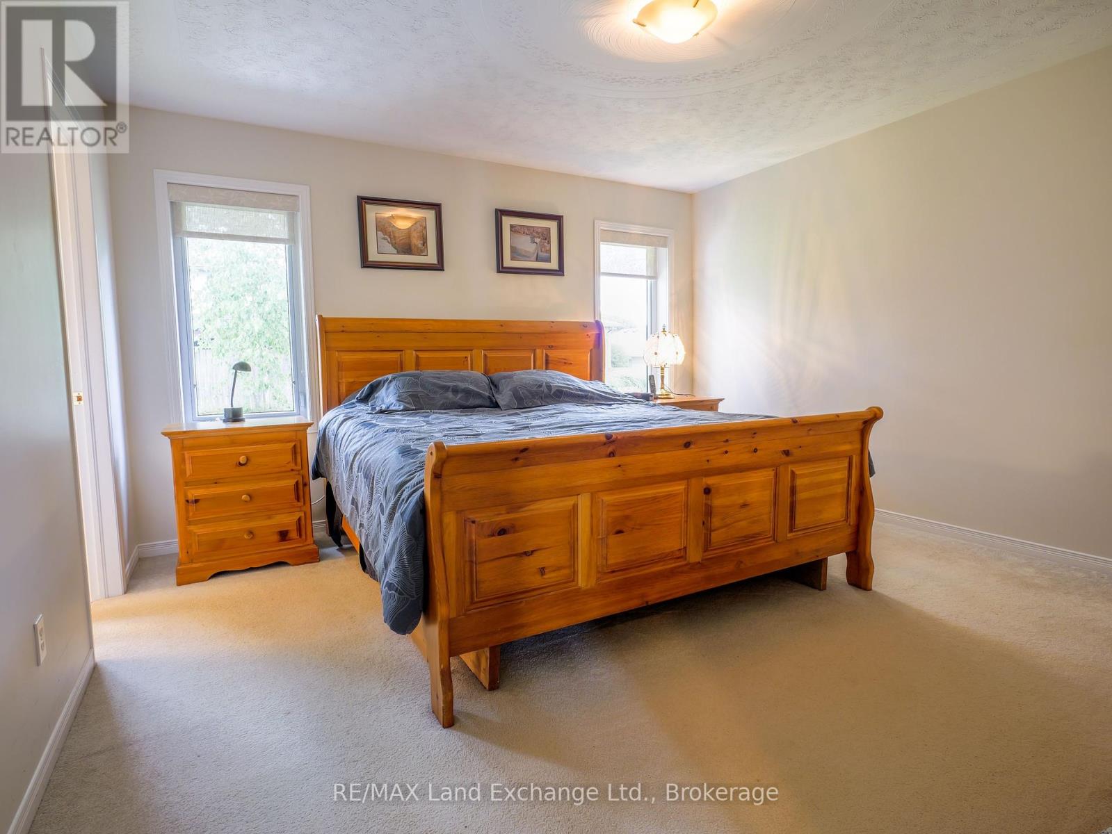 806 Maplewood Drive, Saugeen Shores, Ontario  N0H 2C4 - Photo 14 - X12360560