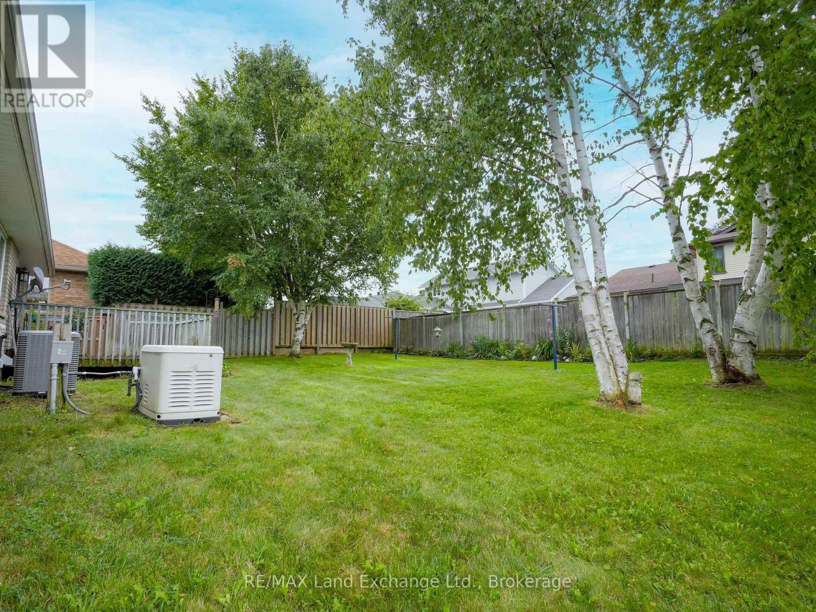 806 Maplewood Drive, Saugeen Shores, Ontario  N0H 2C4 - Photo 31 - X12360560