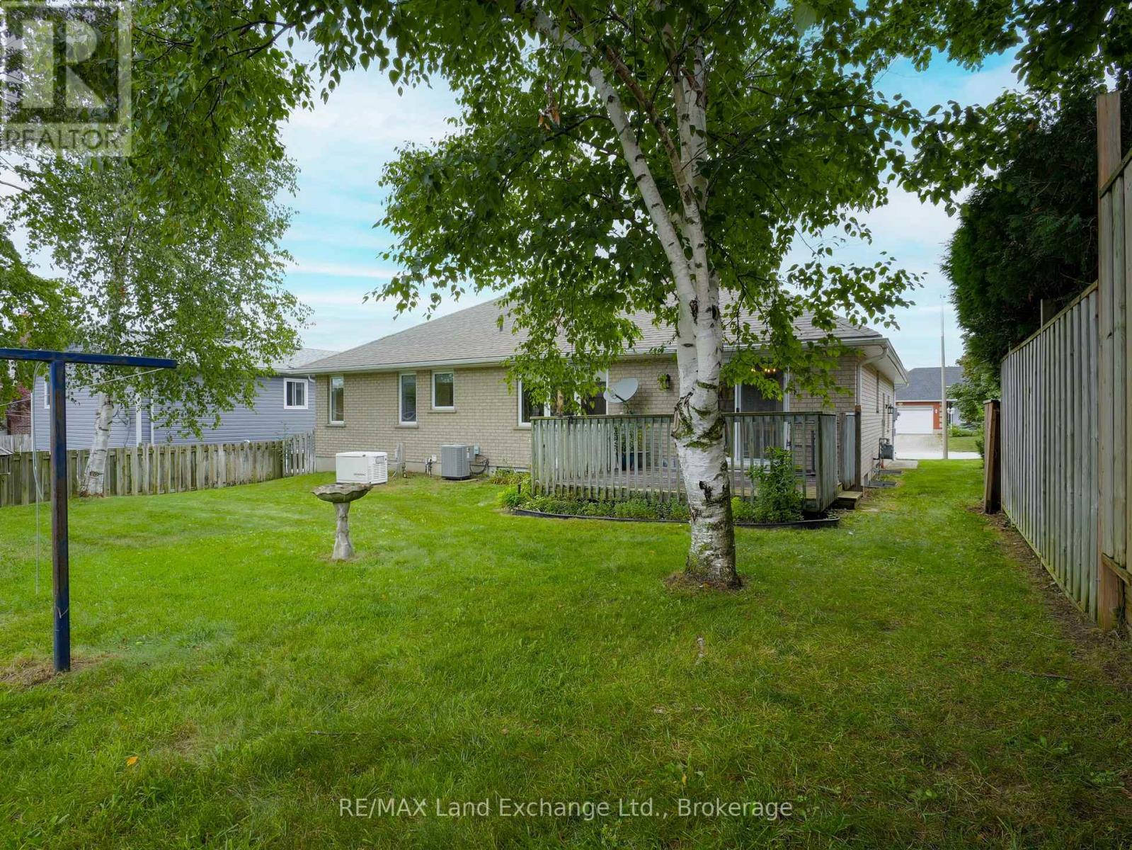 806 Maplewood Drive, Saugeen Shores, Ontario  N0H 2C4 - Photo 30 - X12360560