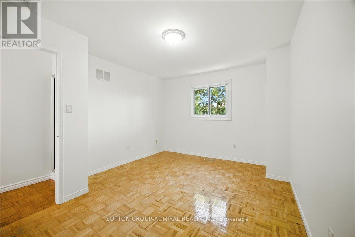 137 Chelwood Drive, Vaughan, Ontario  L4J 7C6 - Photo 21 - N12360632