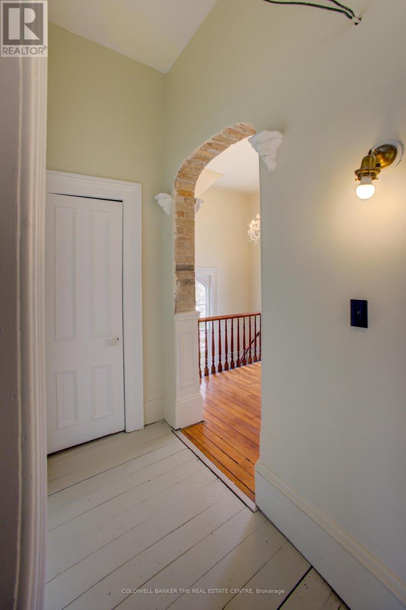 150 Wellington Street E, Wellington North (Mount Forest), Ontario  N0G 2L2 - Photo 29 - X12362224