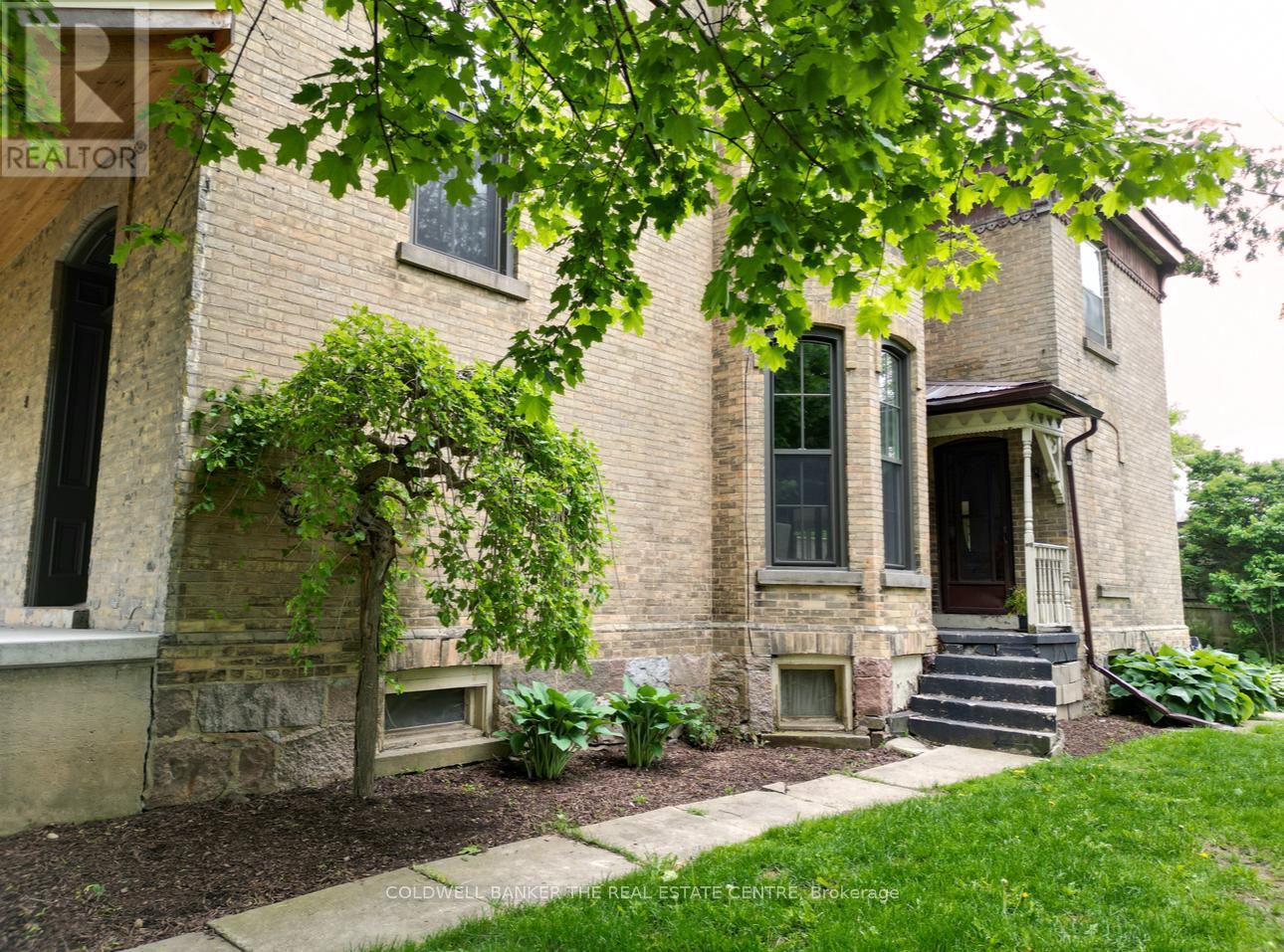 150 Wellington Street E, Wellington North (Mount Forest), Ontario  N0G 2L2 - Photo 34 - X12362224