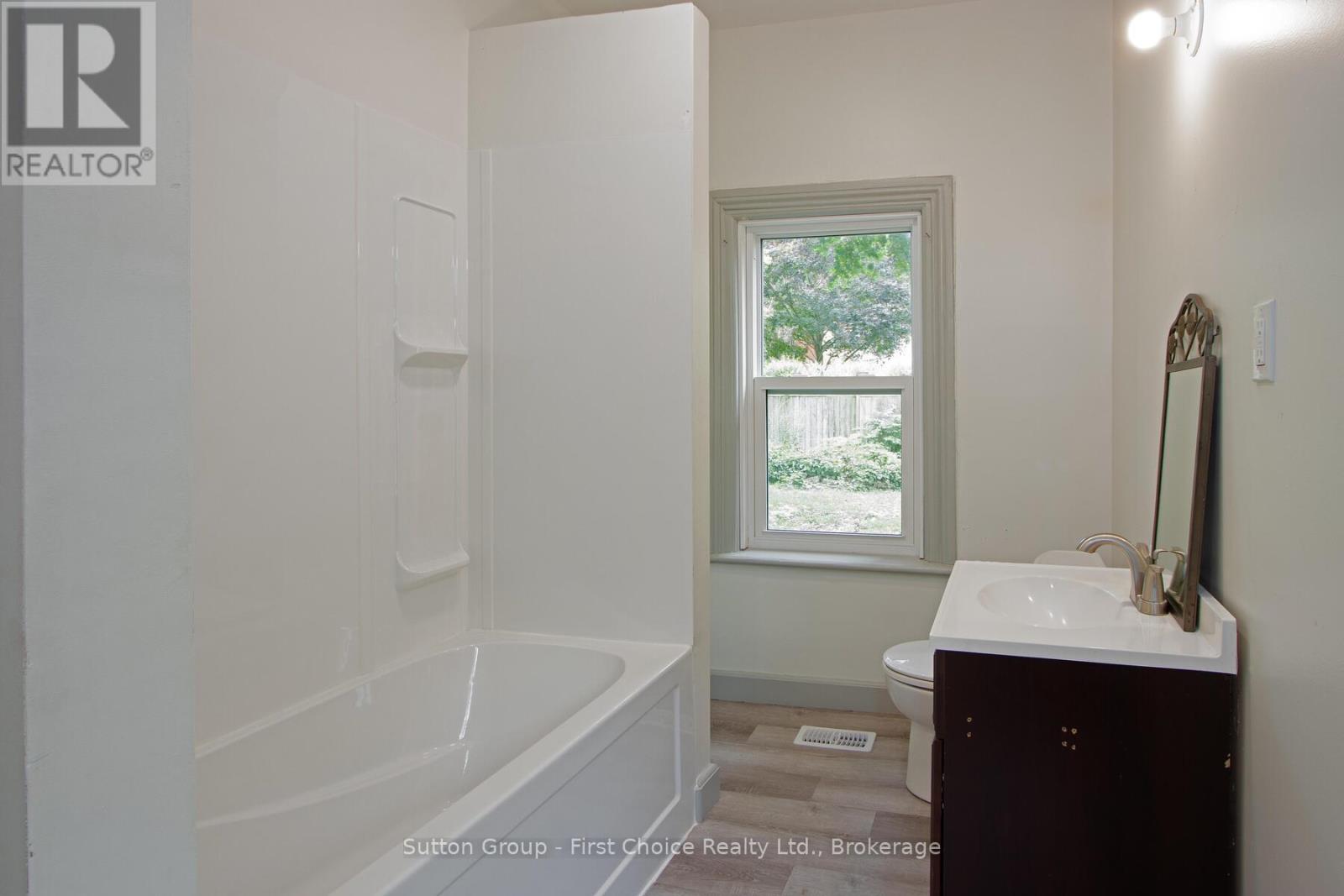 32 Bay Street, Stratford, Ontario  N5A 4K6 - Photo 14 - X12363749