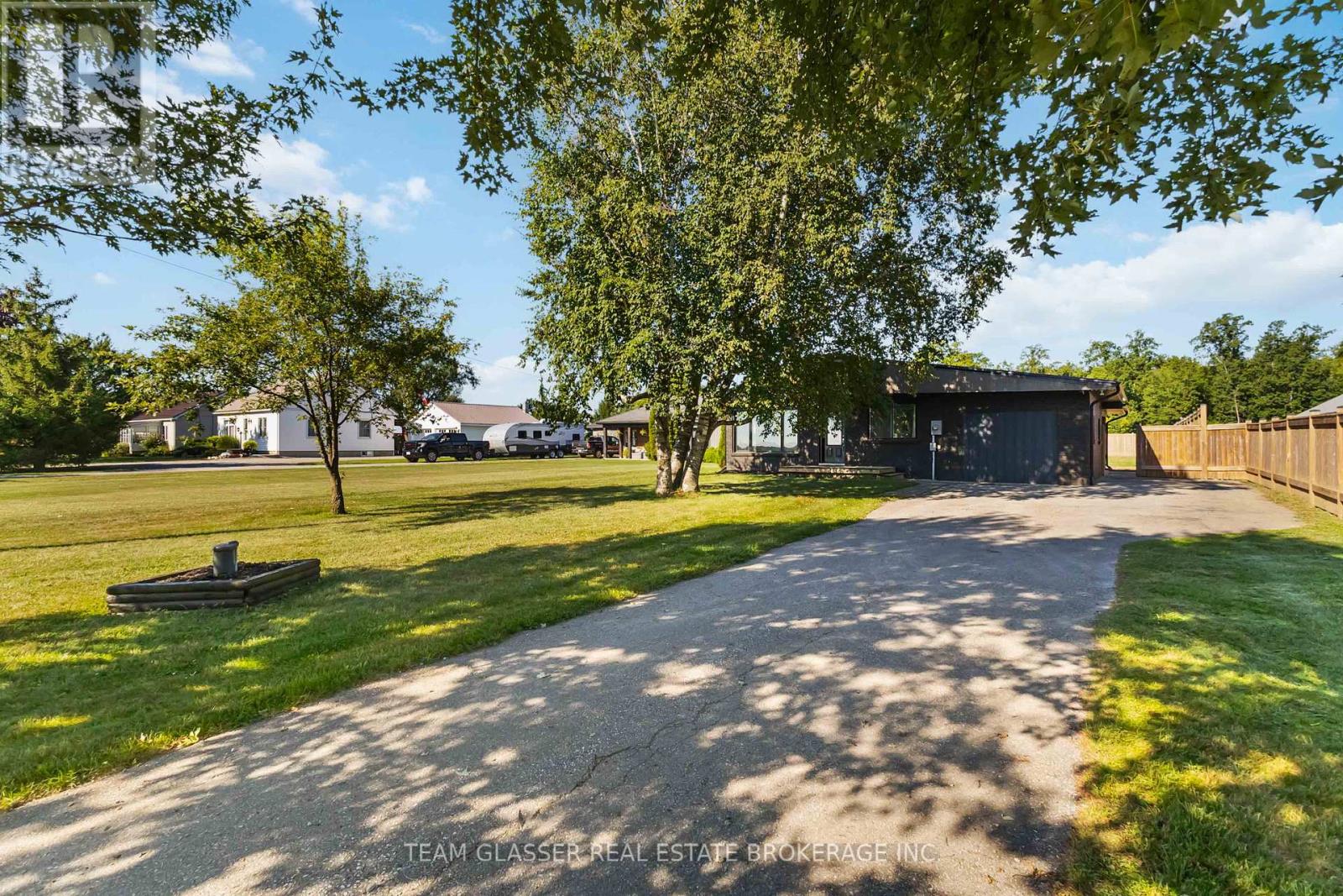 11241 Imperial Road, Malahide, Ontario  N5H 2R3 - Photo 3 - X12363739