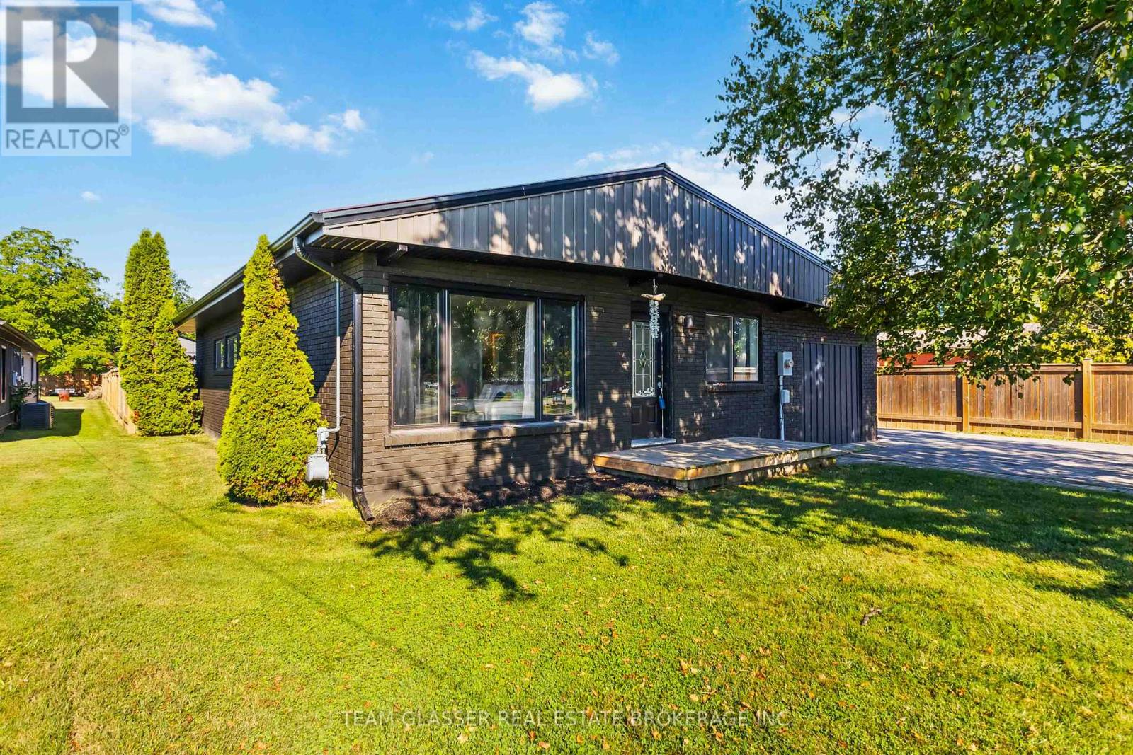 11241 Imperial Road, Malahide, Ontario  N5H 2R3 - Photo 4 - X12363739
