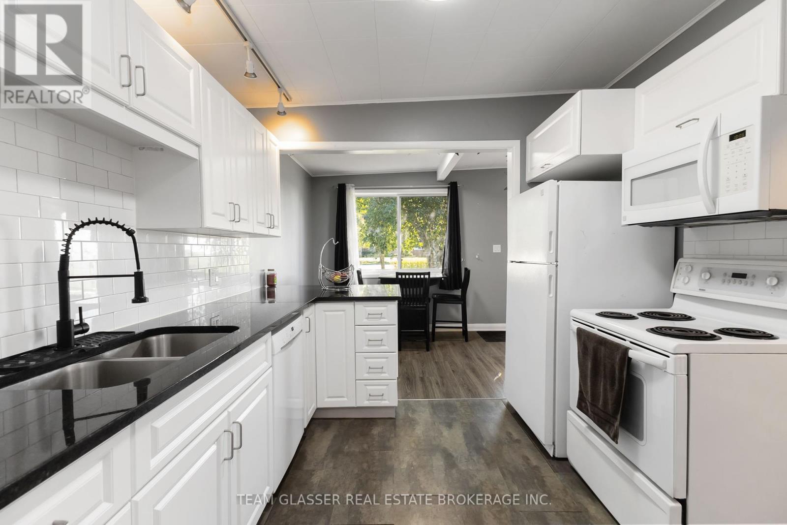 11241 Imperial Road, Malahide, Ontario  N5H 2R3 - Photo 7 - X12363739