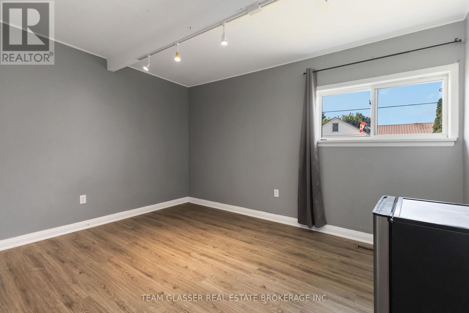 11241 Imperial Road, Malahide, Ontario  N5H 2R3 - Photo 9 - X12363739