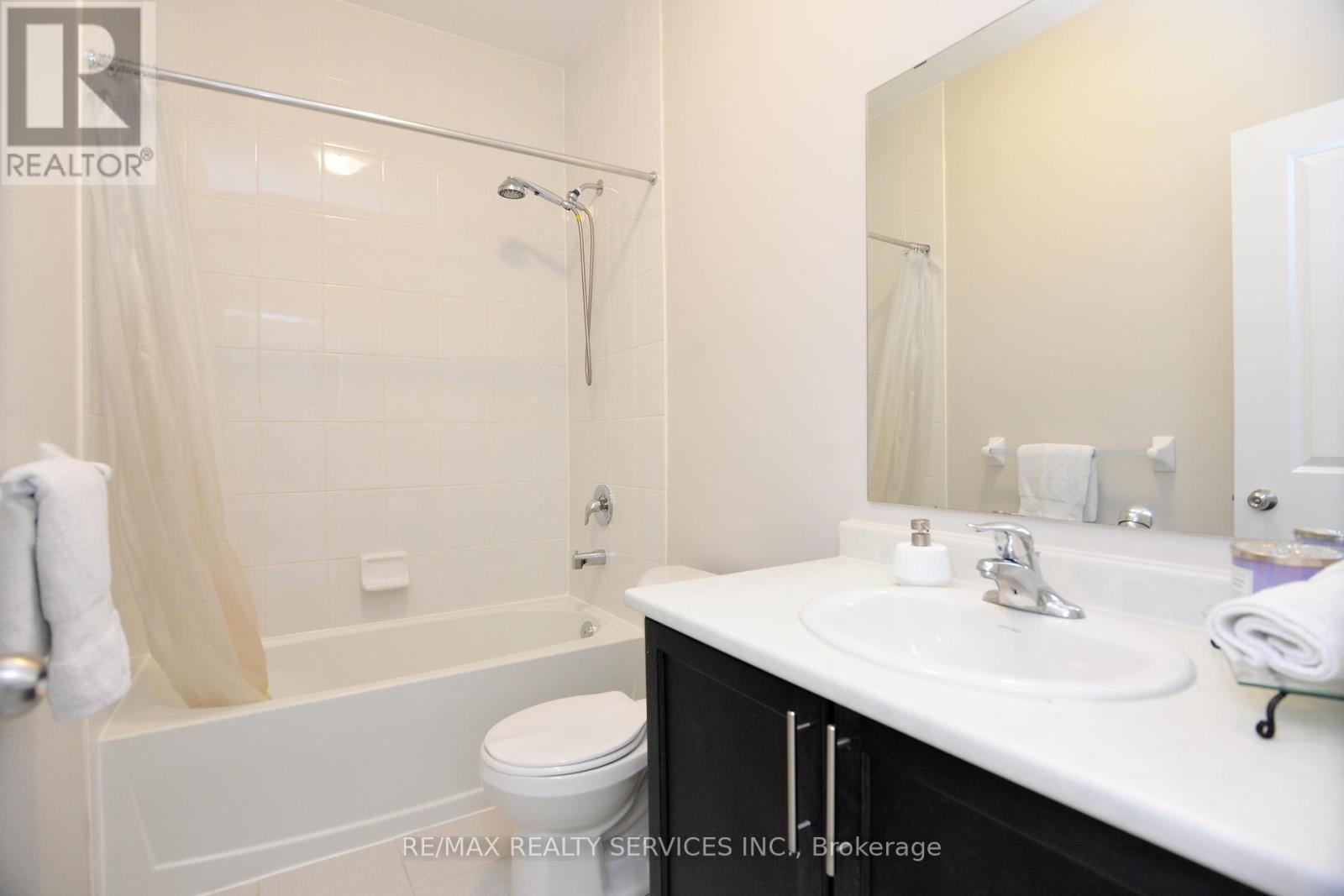24 Bachelor Street, Brampton, Ontario  L7A 5A9 - Photo 32 - W12363713