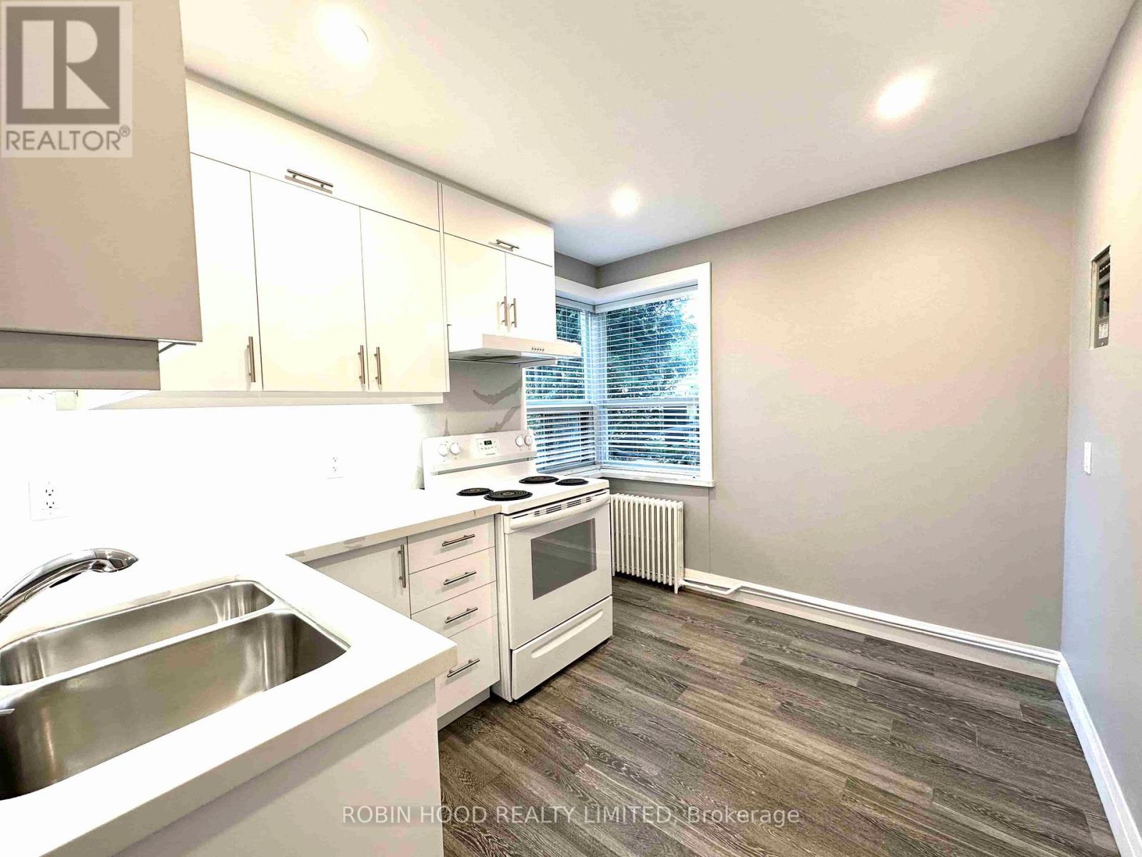 1 - 62 Fifth Street, Toronto, Ontario  M8V 2Z2 - Photo 4 - W12363728